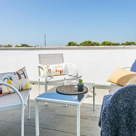 Sandset Beach House - 2 Bedroom Apt With Big Terrace! アパート