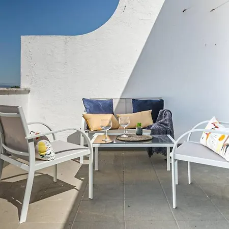 Sandset Beach House - 2 Bedroom Apt With Big Terrace! アパート
