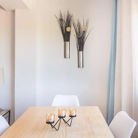 Sandset Beach House - 2 Bedroom Apt With Big Terrace! *